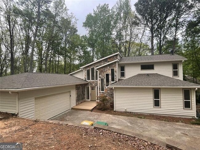 property at 645 Mt Victoria Pl
