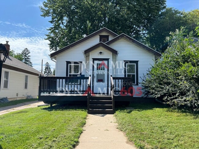 property at 1917 S Duluth Ave