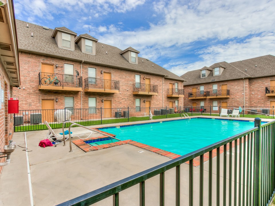 Venice Condo in Norman, OK - Foto de edificio