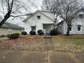 156 W High St in Circleville, OH - Building Photo