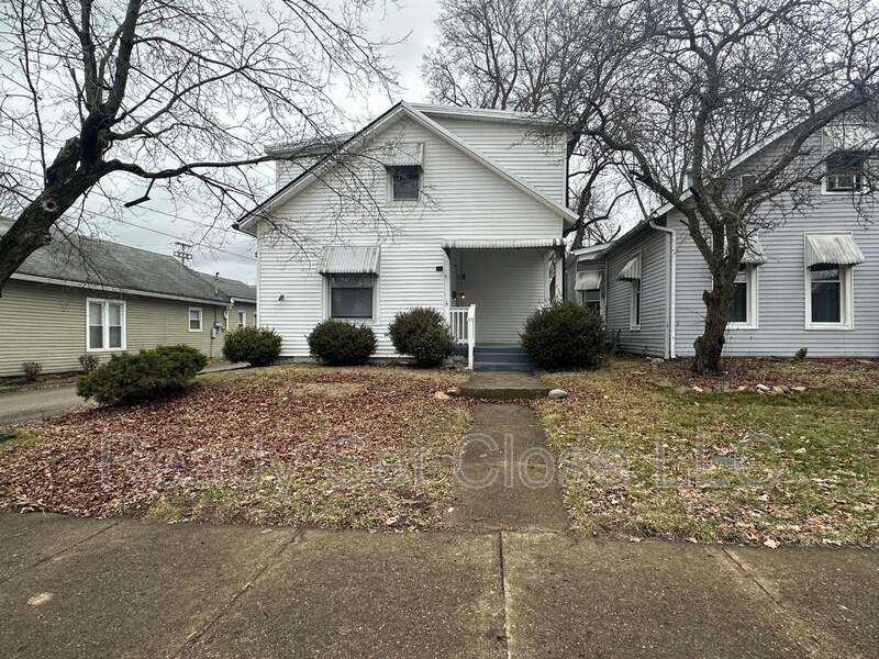 156 W High St in Circleville, OH - Building Photo