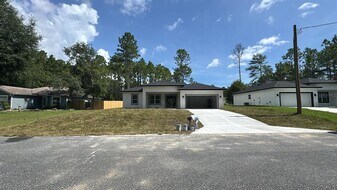 1481 W Landmark Dr in Citrus Springs, FL - Building Photo