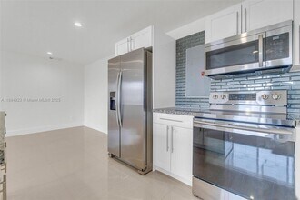 5520 SW 91 Ave in Miami, FL - Building Photo - Building Photo