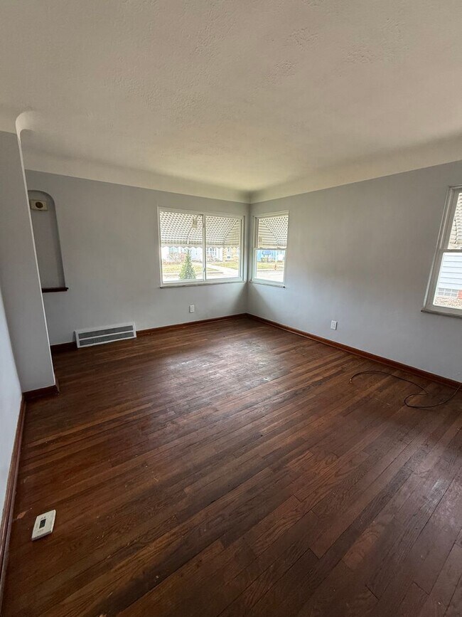 11712 McCracken Rd in Garfield Heights, OH - Building Photo - Building Photo