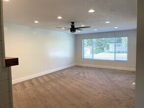 332 E 8400 S in Sandy, UT - Building Photo - Building Photo