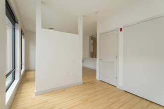 345 D St, Unit 331 in Boston, MA - Foto de edificio - Building Photo