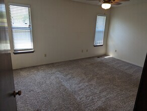 9021 N Rockwell Dr in Oklahoma City, OK - Foto de edificio - Building Photo