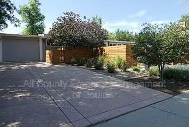 4690 Sioux Dr in Boulder, CO - Building Photo - Building Photo