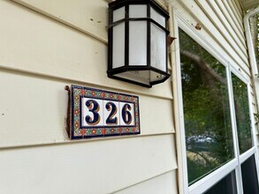 326 Riverside Ave in Charlottesville, VA - Foto de edificio - Building Photo