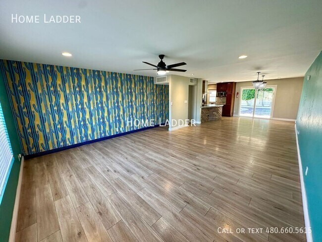 8323 E Sells Dr in Scottsdale, AZ - Building Photo - Building Photo