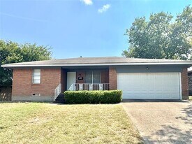 1032 Glen Park Dr in Dallas, TX - Building Photo