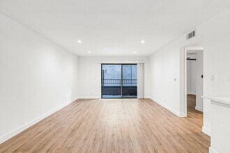 5807 Laurel Canyon Blvd in Los Angeles, CA - Building Photo - Building Photo