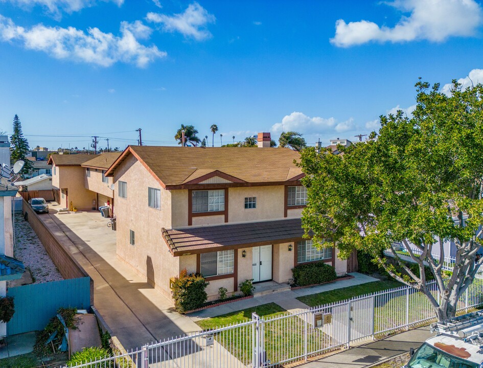 15411 S Berendo Ave in Gardena, CA - Building Photo