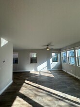 1325 E Via Viola Way in Fresno, CA - Building Photo - Building Photo