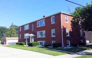 4906 Riverside Dr in McCook, IL - Building Photo