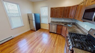 55 Hazleton St, Unit 2 in Boston, MA - Foto de edificio - Building Photo