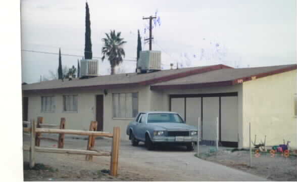 925-927 Carson St in Barstow, CA - Foto de edificio - Building Photo