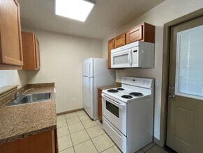 1120 Indian Holw in Spring Branch, TX - Building Photo - Building Photo