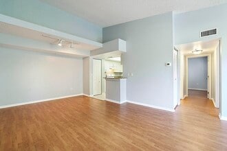 100 Crestwood Ct N, Unit 113 in Royal Palm Beach, FL - Foto de edificio - Building Photo