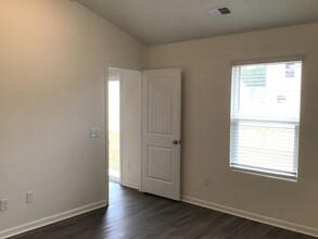1216 Dogwood Neck Dr in Navassa, NC - Building Photo - Building Photo