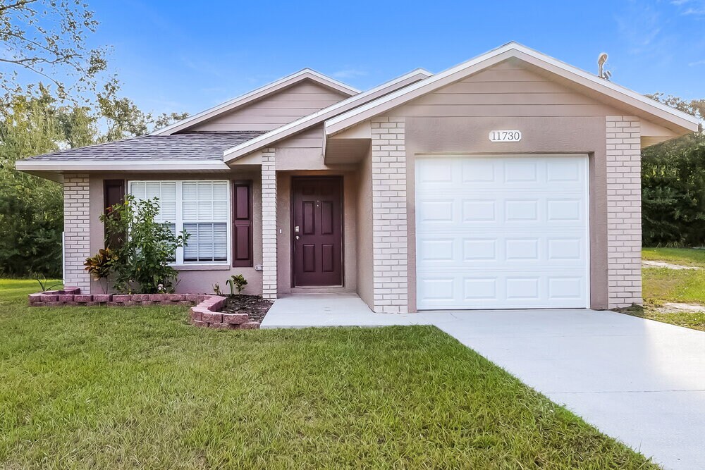 11730 Lynn Brook Cir in Seffner, FL - Building Photo