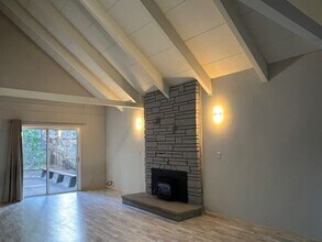 844 Los Angeles Ave in South Lake Tahoe, CA - Building Photo - Building Photo