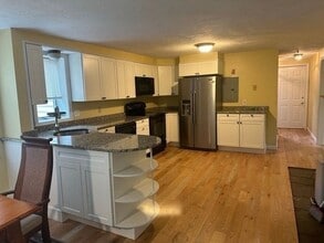 95 Providence St in Mendon, MA - Building Photo - Building Photo