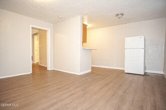 419 E Schuster Ave in El Paso, TX - Building Photo - Building Photo