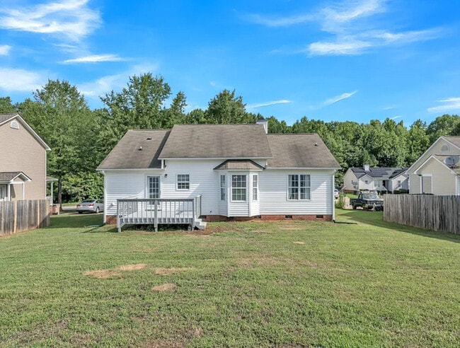 property at 124 Creek Commons Ave