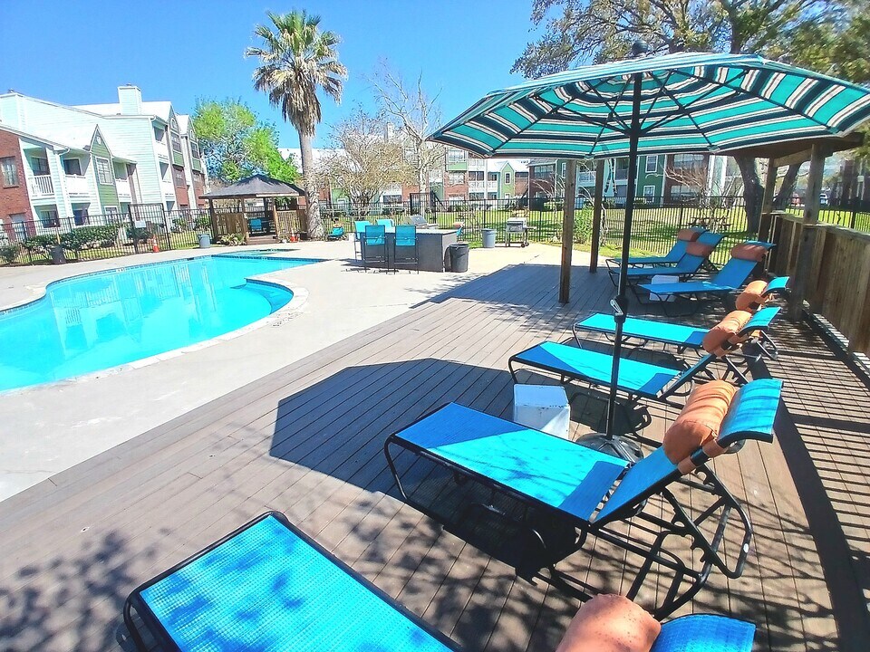 Raintree Apartments in Lake Jackson, TX - Foto de edificio