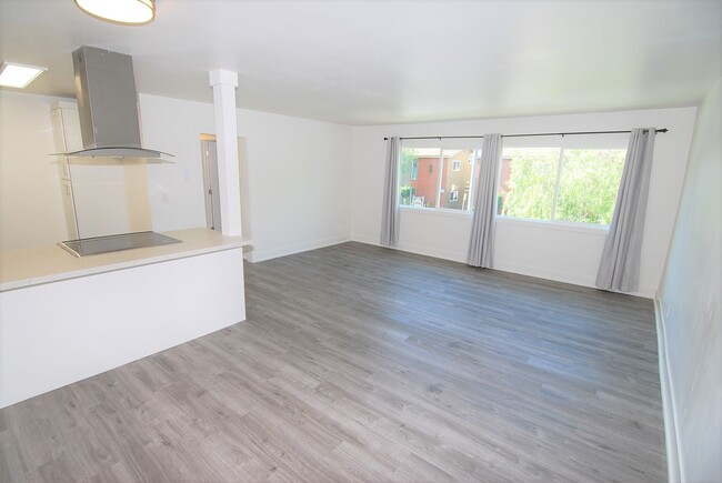 2425 E 5th St in Long Beach, CA - Building Photo - Building Photo