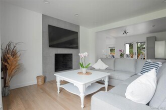 17 Underhill Dr in Southampton, NY - Building Photo - Building Photo