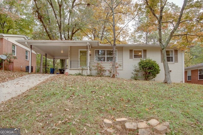 3132 Cloverhurst Dr in Atlanta, GA - Building Photo - Building Photo