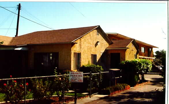 920 Carob Way in Montebello, CA - Building Photo