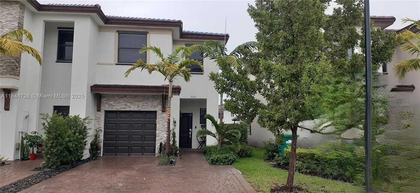25111 SW 108th Ave in Homestead, FL - Building Photo