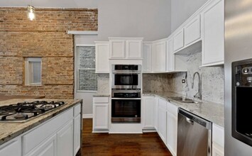 2219 W 18th Pl, Unit 1 in Chicago, IL - Building Photo - Building Photo