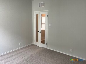 105 Beveridge Rd in Seguin, TX - Building Photo - Building Photo