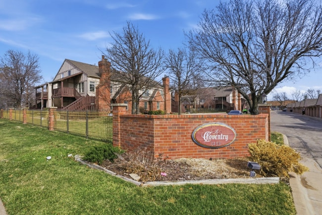 1450 S Webb Rd, Unit Apt 311 in Wichita, KS - Foto de edificio - Building Photo