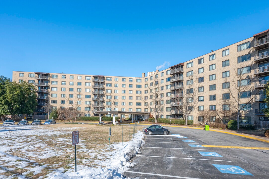 The Seville in Hyattsville, MD - Foto de edificio