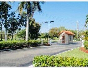 8713 SW 5th St in Pembroke Pines, FL - Building Photo - Building Photo