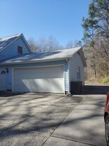 1713 N Main St in Mount Holly, NC - Building Photo - Building Photo