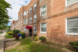 Regency Gardens in Flushing, NY - Building Photo - Building Photo