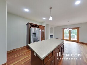 11405 W Laketowne Dr in Albertville, MN - Building Photo - Building Photo