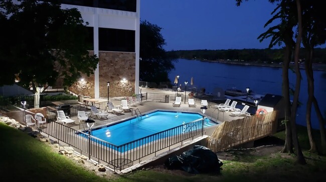 Rock River Tower Apartments in Rockford, IL - Building Photo - Building Photo