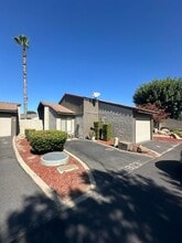923 Greenfield Ave in Hanford, CA - Building Photo - Building Photo
