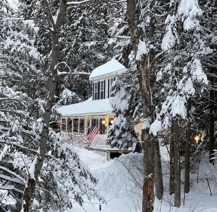 1-3 Mi From Mt in West Dover, VT - Building Photo