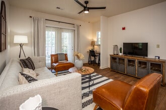Legacy Pointe in Knoxville, TN - Building Photo - Interior Photo