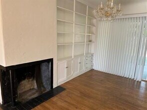 2414 Olympic Dr in Bakersfield, CA - Foto de edificio - Building Photo