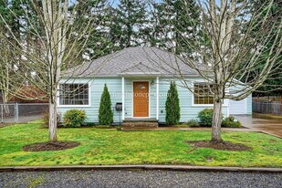 2702 SE 153rd Ave in Portland, OR - Building Photo