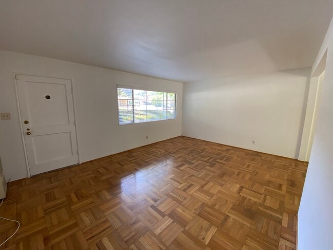 5414 Village Grn, Unit 5414 Village Green in Los Angeles, CA - Foto de edificio - Building Photo